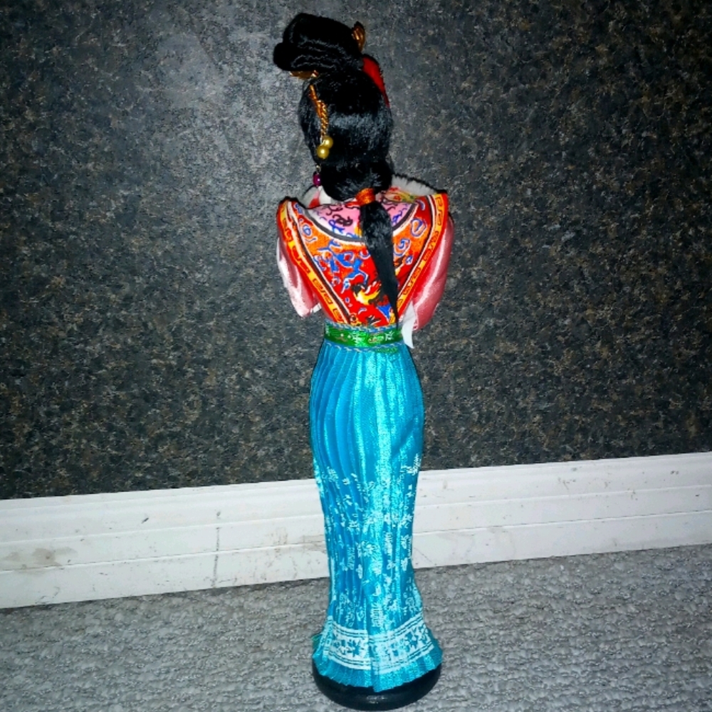 Taiwan Souvenir Doll - Picture 2 of 5